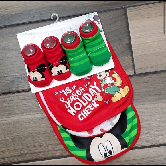 Baby Disney Christmas baby bibs & socks 0-12M - Picture 1 of 5